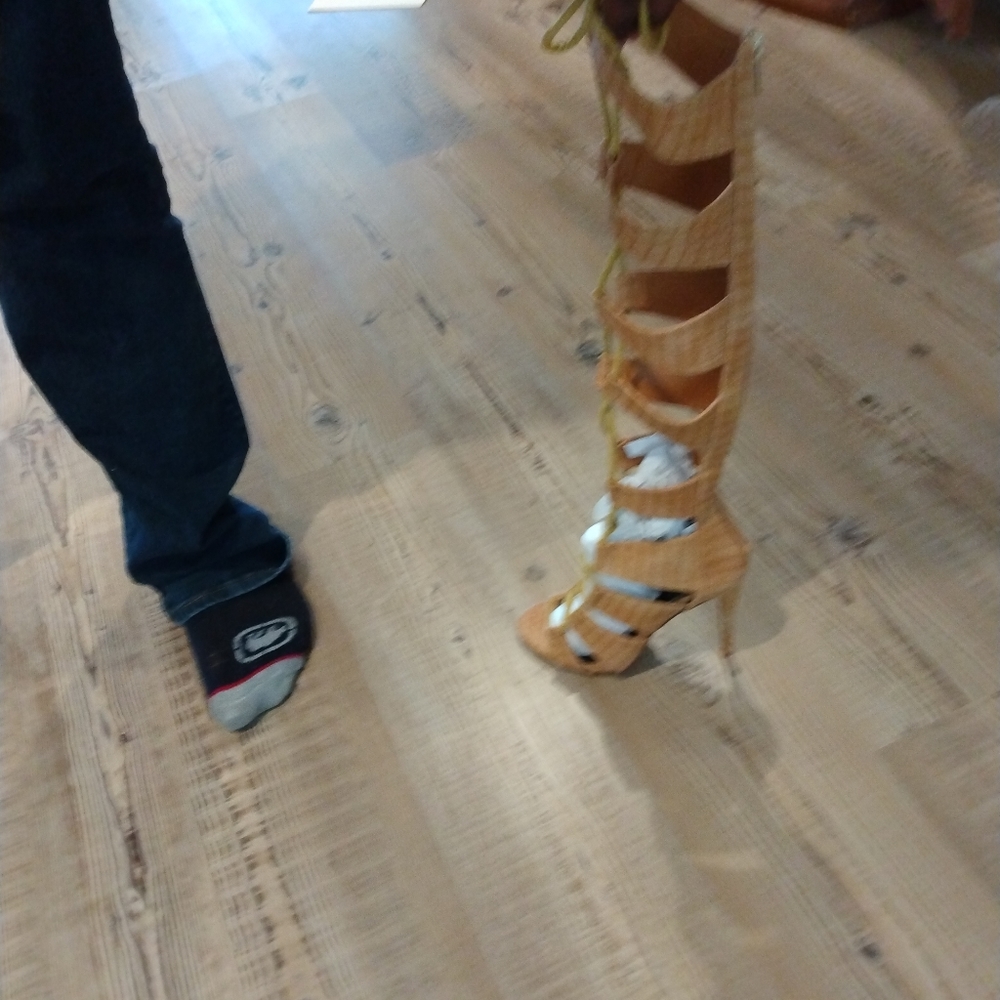 Shoes - Picture 6 of 8